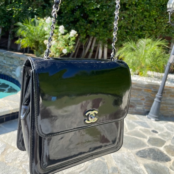 CHANEL Vintage Patent Leather Flap CC Bag AUTHENTIC in great condition! - Picture 6 of 16